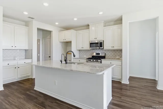 $635,000 | 189 Private Road 1732, Mico, TX 78056