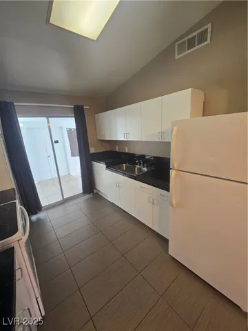 $1,441 | 4270 Rollingstone Drive, Las Vegas, NV 89103