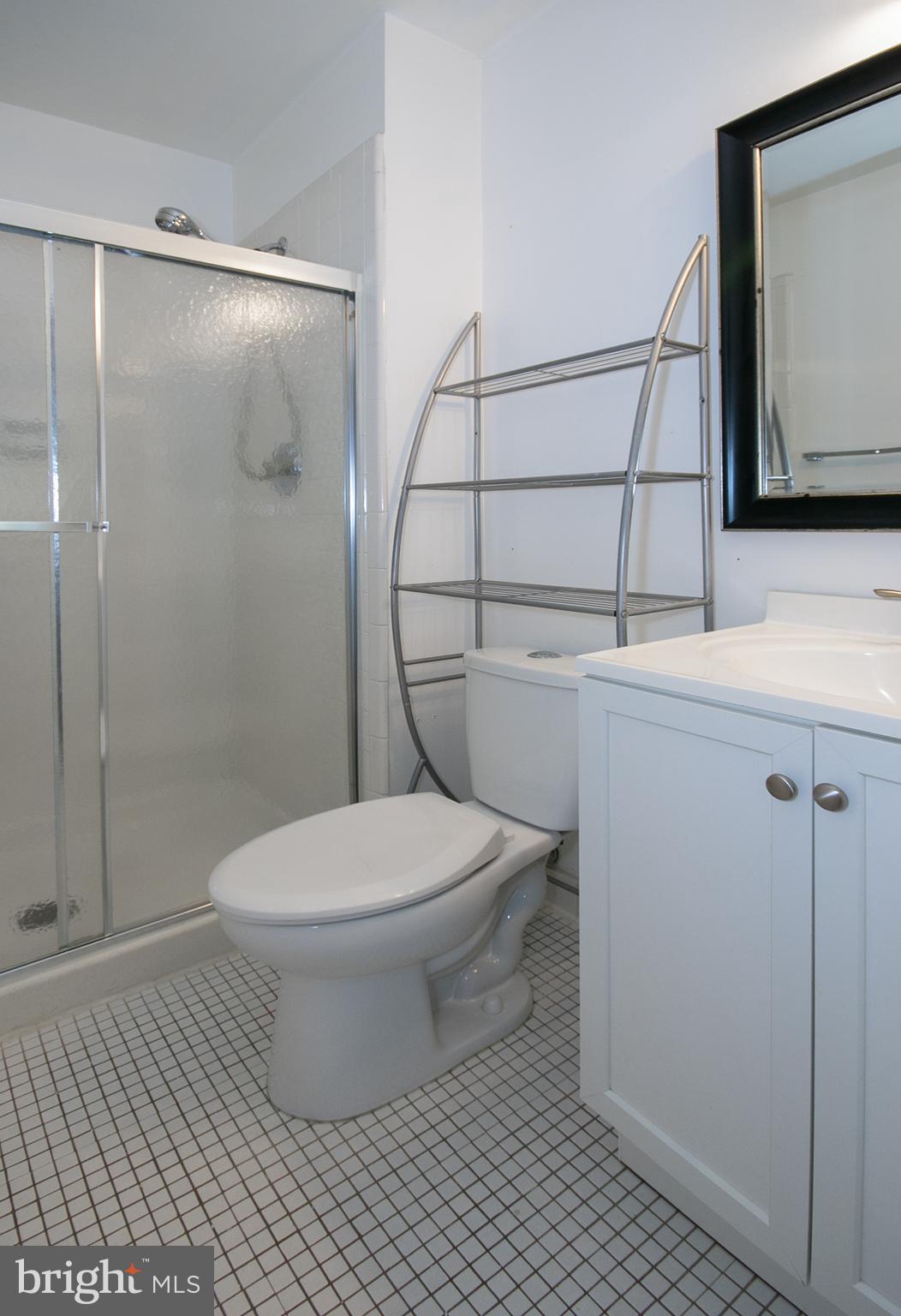11742 Decade Court Reston, VA 20191 - Photo 17 of 30 Upper level hall bathroom
