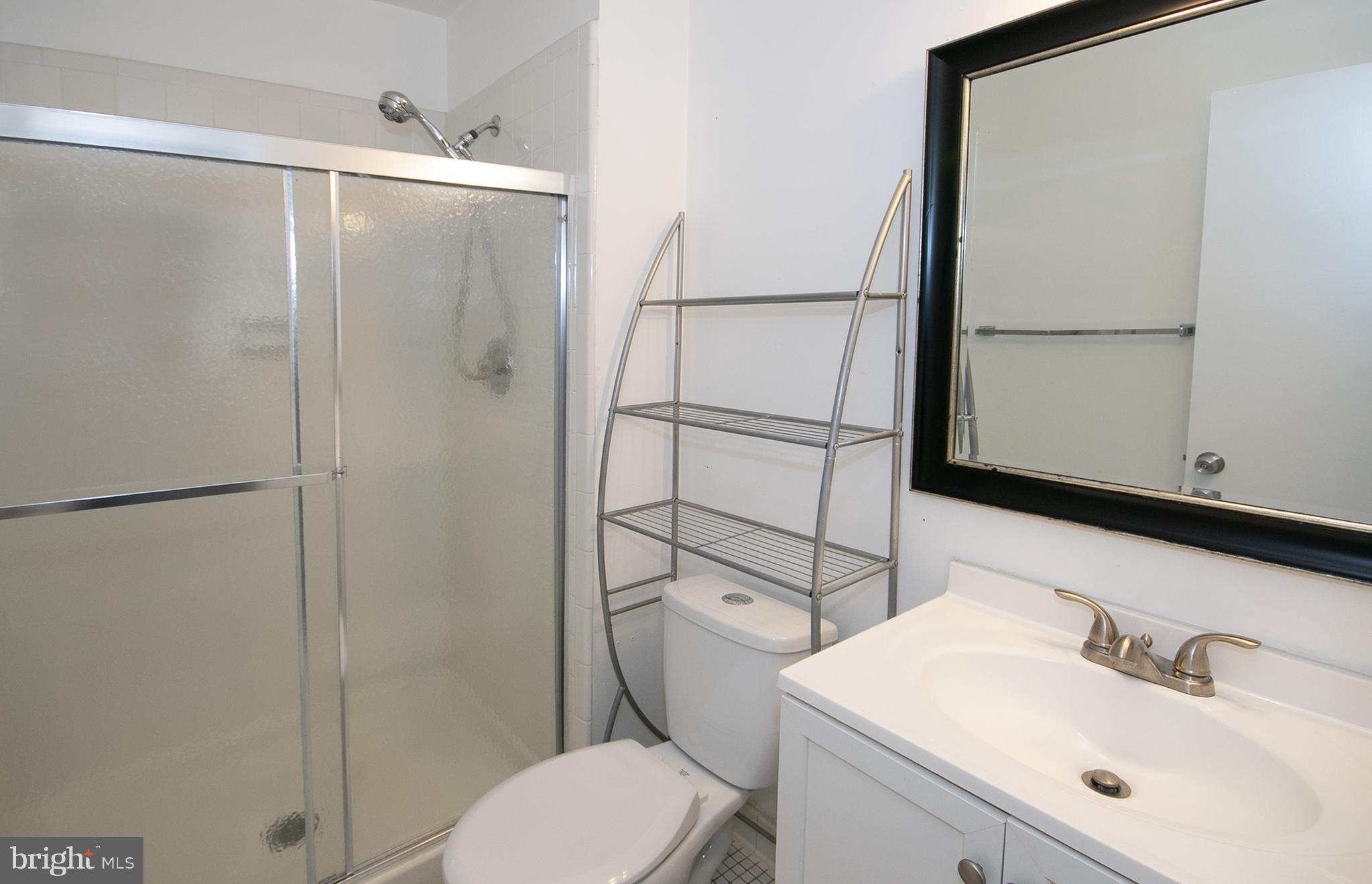 11742 Decade Court Reston, VA 20191 - Photo 18 of 30 Bath (Master)