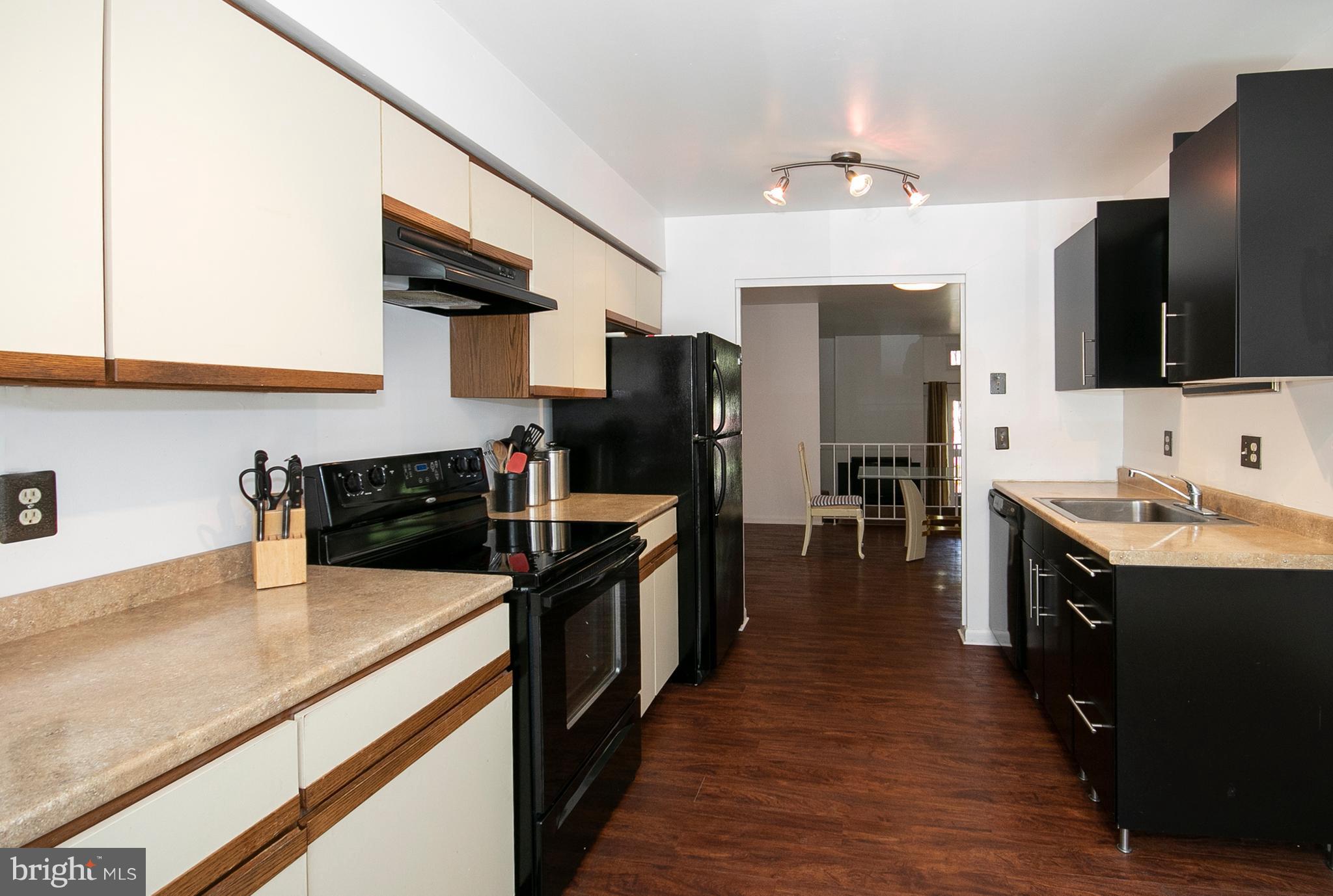 11742 Decade Court Reston, VA 20191 - Photo 4 of 30 Kitchen