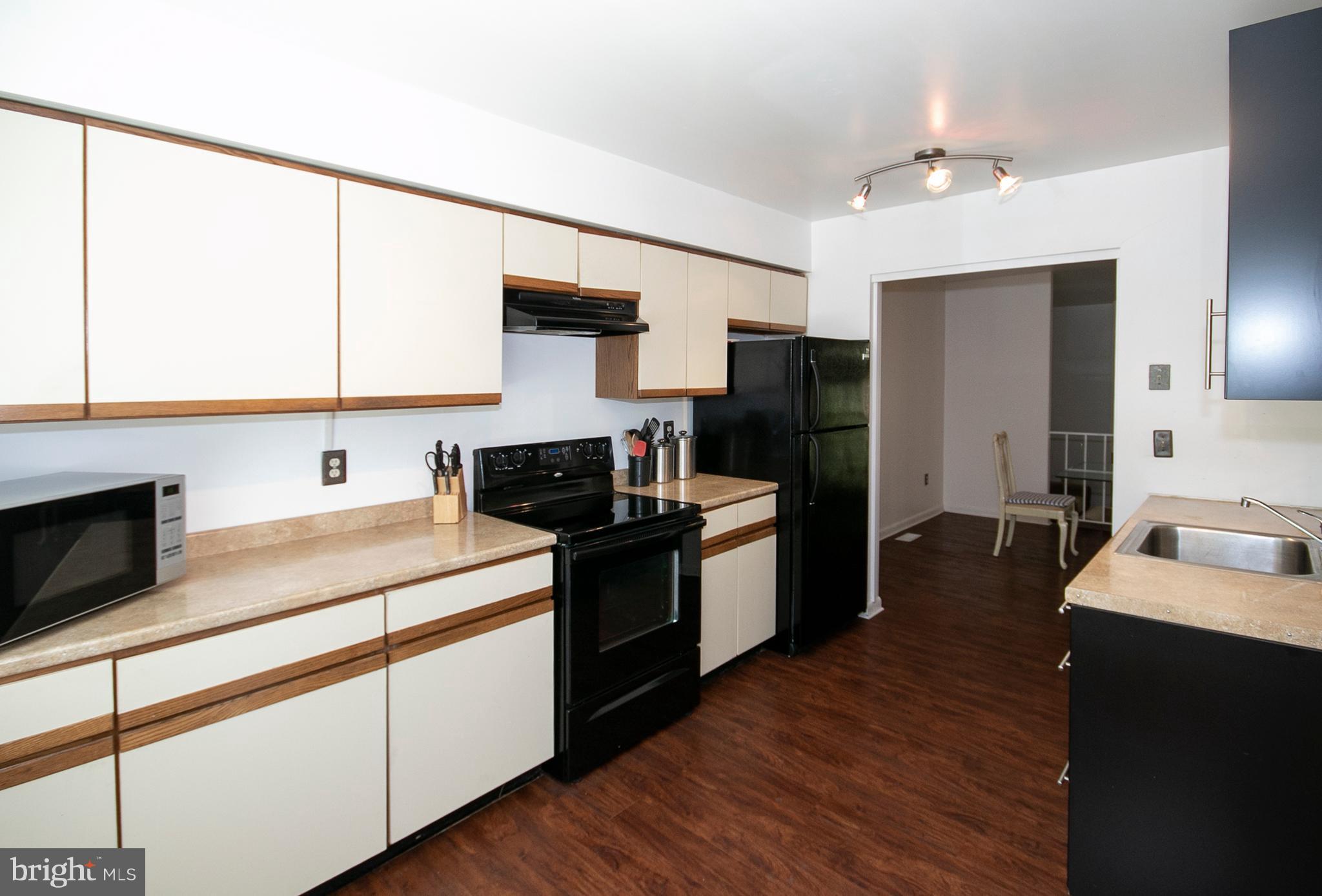11742 Decade Court Reston, VA 20191 - Photo 5 of 30 Kitchen
