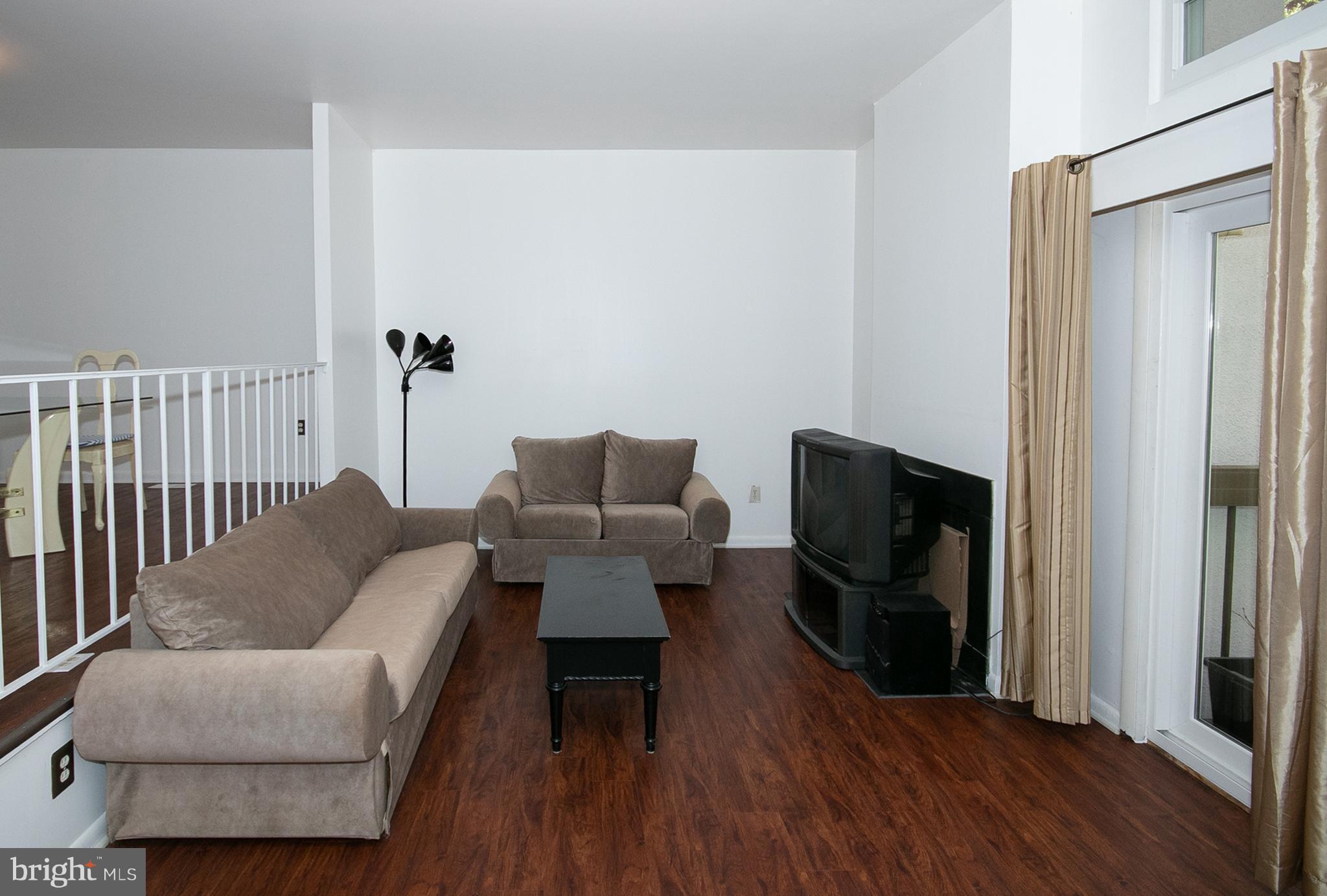 11742 Decade Court Reston, VA 20191 - Photo 8 of 30 Family Room