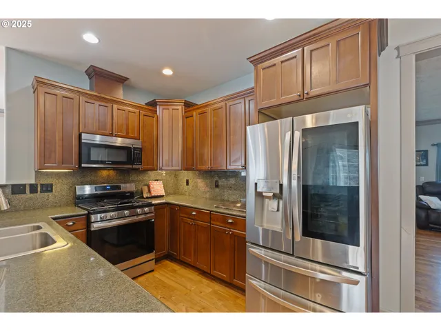 $599,500 | 1548 Northeast Rocky Ridge Drive, Roseburg, OR 97470