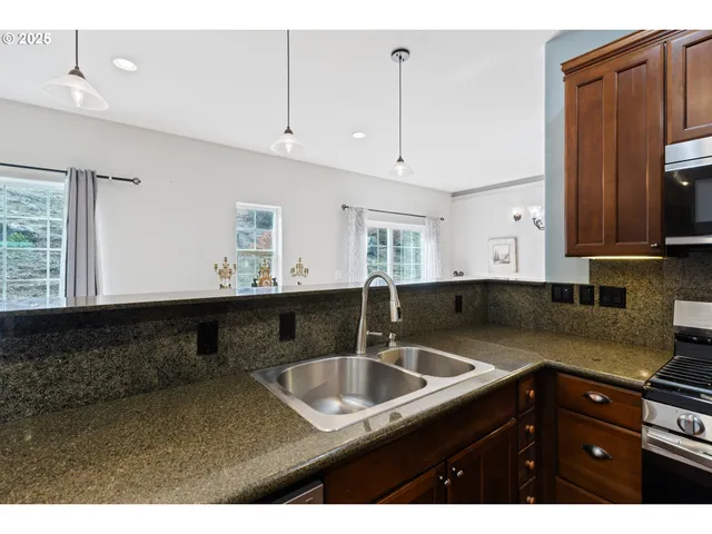 $599,500 | 1548 Northeast Rocky Ridge Drive, Roseburg, OR 97470