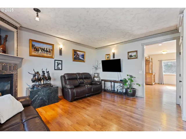 $599,500 | 1548 Northeast Rocky Ridge Drive, Roseburg, OR 97470