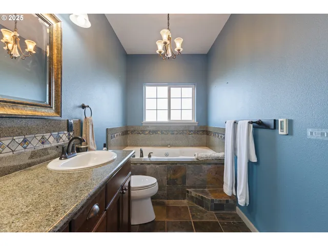 $599,500 | 1548 Northeast Rocky Ridge Drive, Roseburg, OR 97470