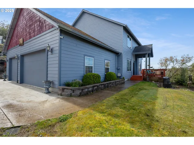 $599,500 | 1548 Northeast Rocky Ridge Drive, Roseburg, OR 97470