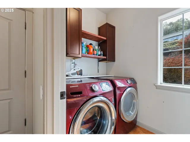 $599,500 | 1548 Northeast Rocky Ridge Drive, Roseburg, OR 97470