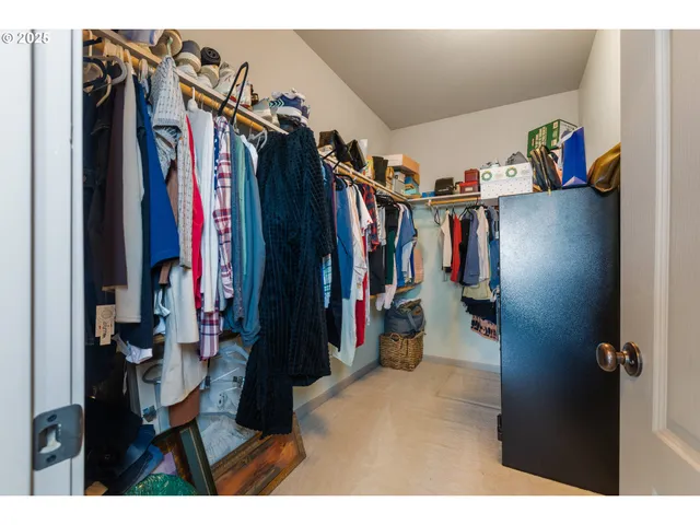 $599,500 | 1548 Northeast Rocky Ridge Drive, Roseburg, OR 97470