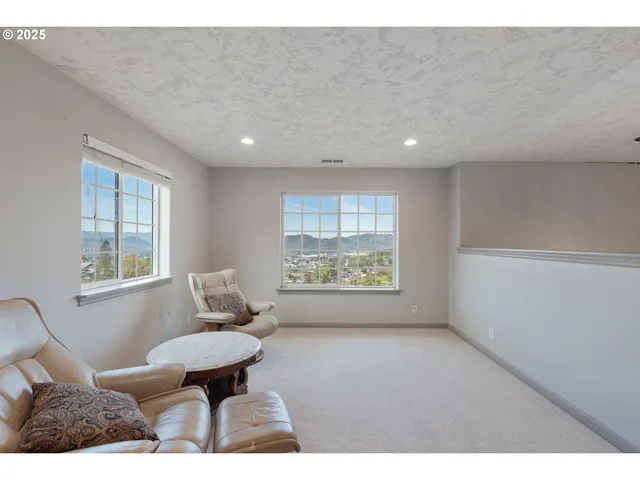 $599,500 | 1548 Northeast Rocky Ridge Drive, Roseburg, OR 97470