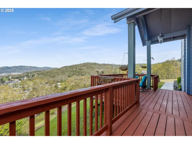 $599,500 | 1548 Northeast Rocky Ridge Drive, Roseburg, OR 97470