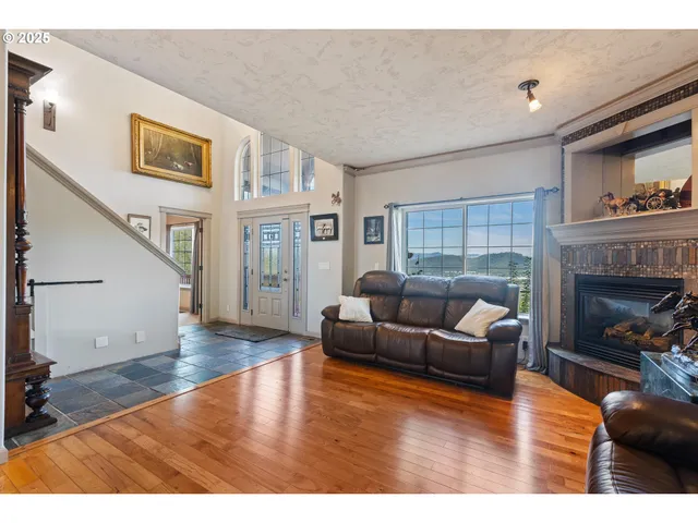 $599,500 | 1548 Northeast Rocky Ridge Drive, Roseburg, OR 97470