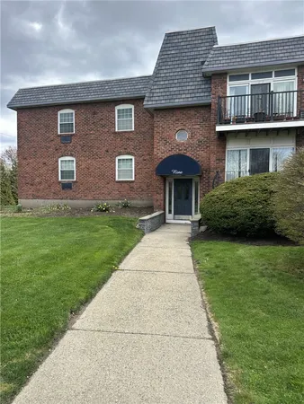 $2,375 | 3 Admiralty Drive, Unit 97, Middletown, RI 02842