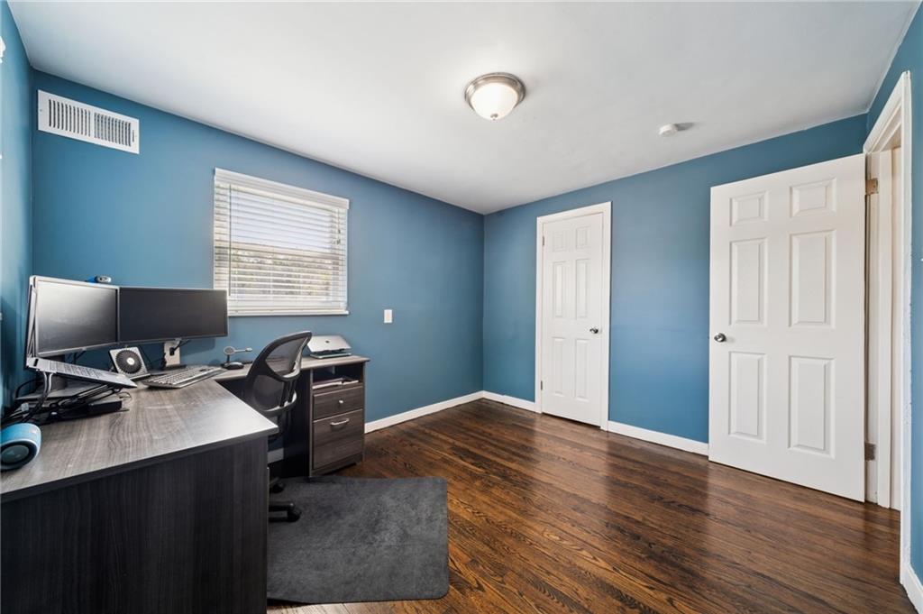 2415 Collins Road Pittsburgh, PA 15235 - Photo 23 of 31 a workspace with furniture and window