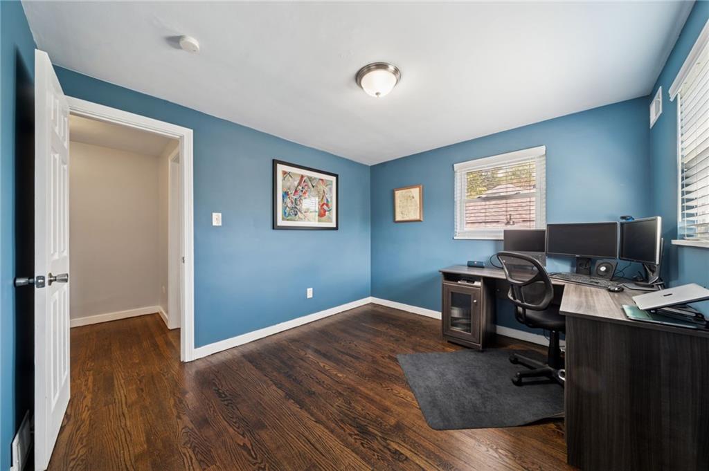 2415 Collins Road Pittsburgh, PA 15235 - Photo 24 of 31 a workspace with furniture and window