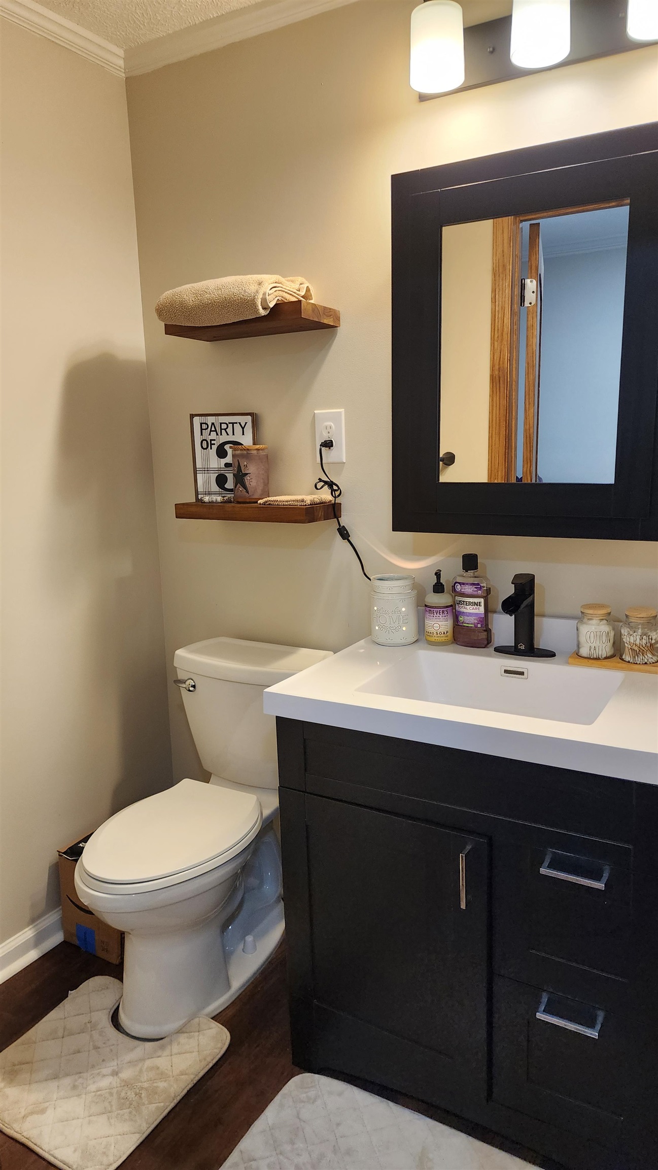 948 George Weakley Road Dyersburg, TN 38024 - Photo 11 of 31 a bathroom with a sink and a mirror