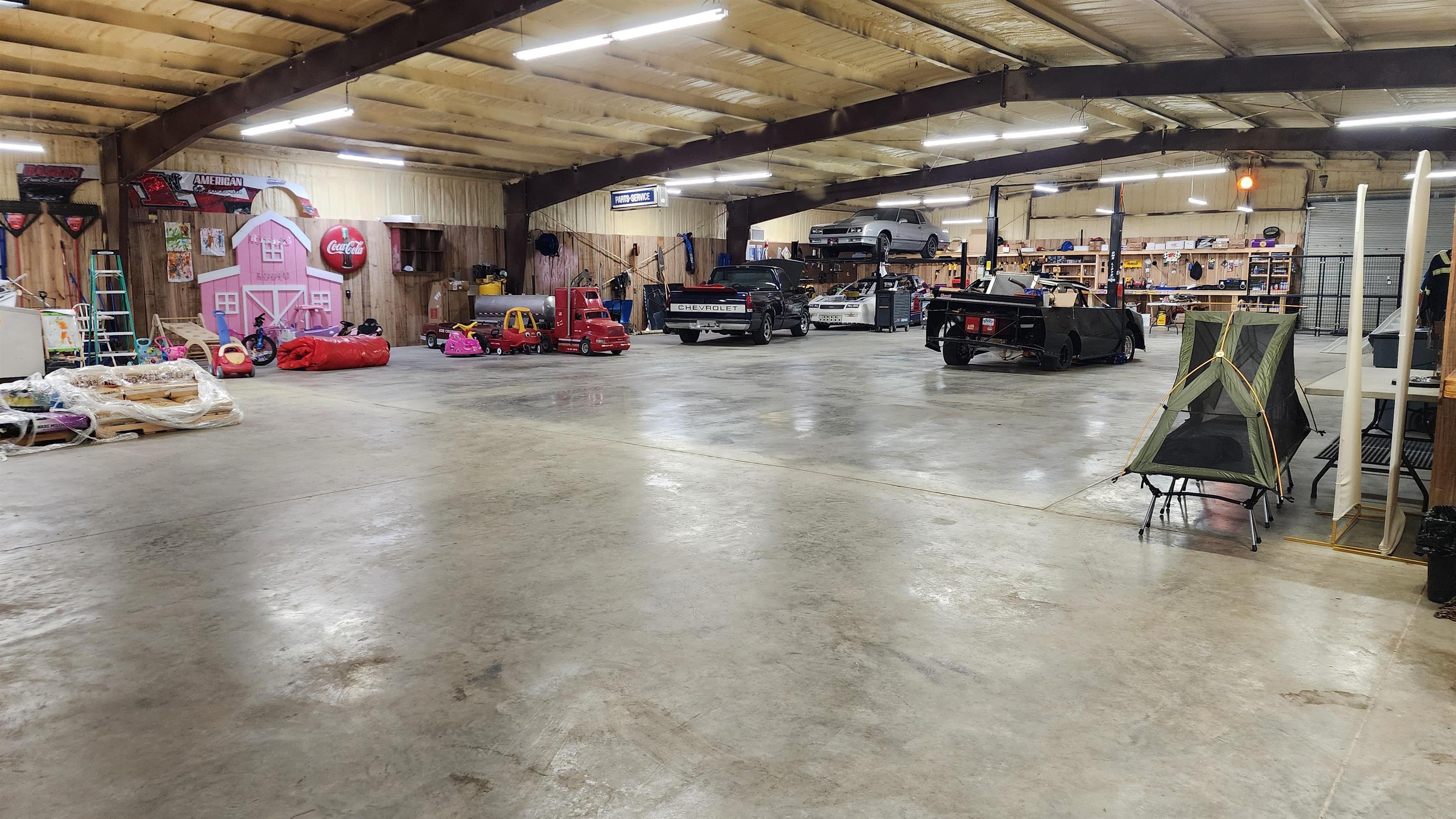 948 George Weakley Road Dyersburg, TN 38024 - Photo 20 of 31 a view of a room with gym equipment