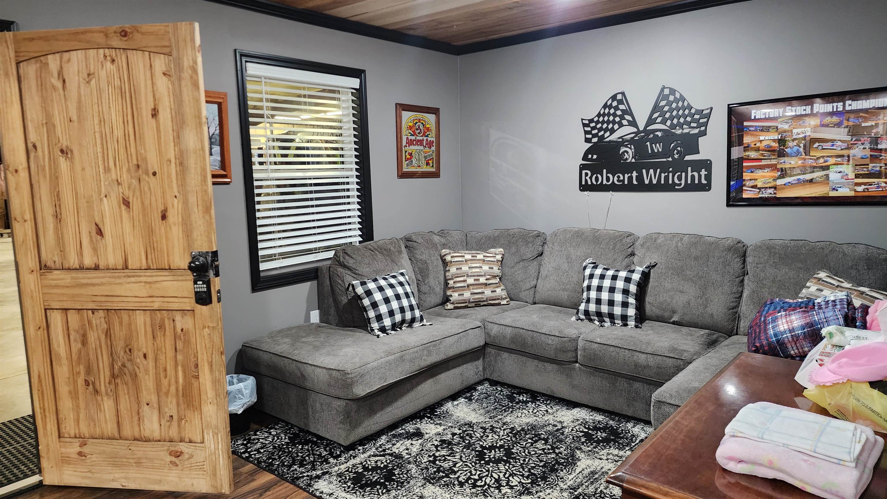 948 George Weakley Road Dyersburg, TN 38024 - Photo 22 of 31 a living room with furniture and a window