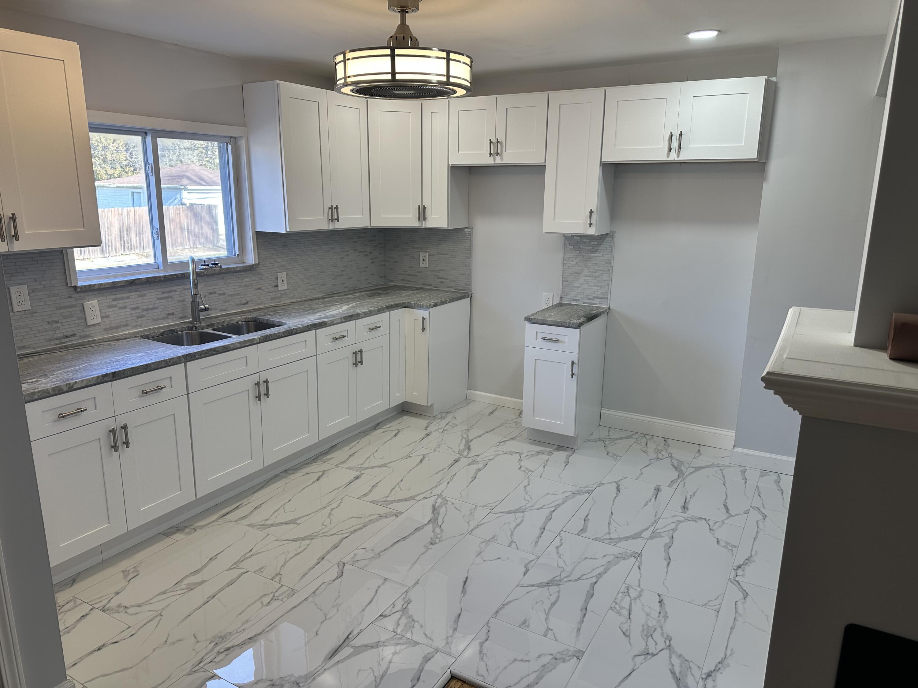 15382 Robson Street Detroit, MI 48227 - Photo 16 of 34 IMG_4984