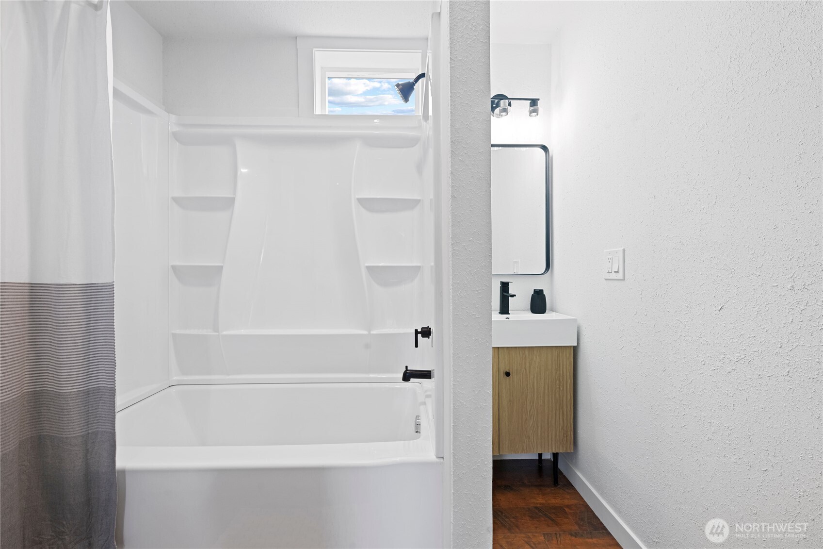 26502 Ridge Avenue Ocean Park, WA 98640 - Photo 10 of 30 a bathroom with a bathtub
