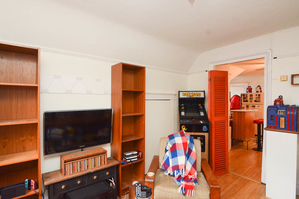 1721 West Nelson Street, Unit CH3 Chicago, IL 60657 - Photo 13 of 20 a living room with furniture and a flat screen tv