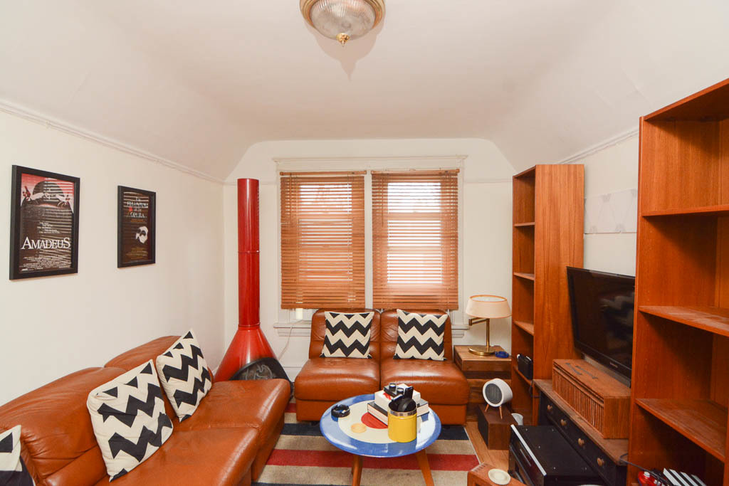 1721 West Nelson Street, Unit CH3 Chicago, IL 60657 - Photo 10 of 20 a living room with furniture and a flat screen tv