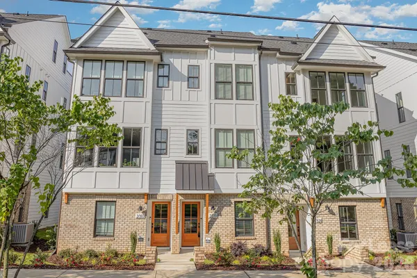 $2,695 | 2319 Rozzelles Ferry Road, Charlotte, NC 28208