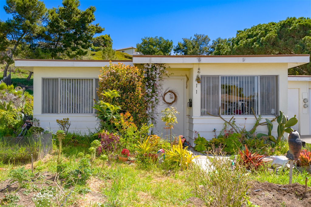 211 Fraxinella Street Encinitas, CA 92024 - Photo 2 of 15