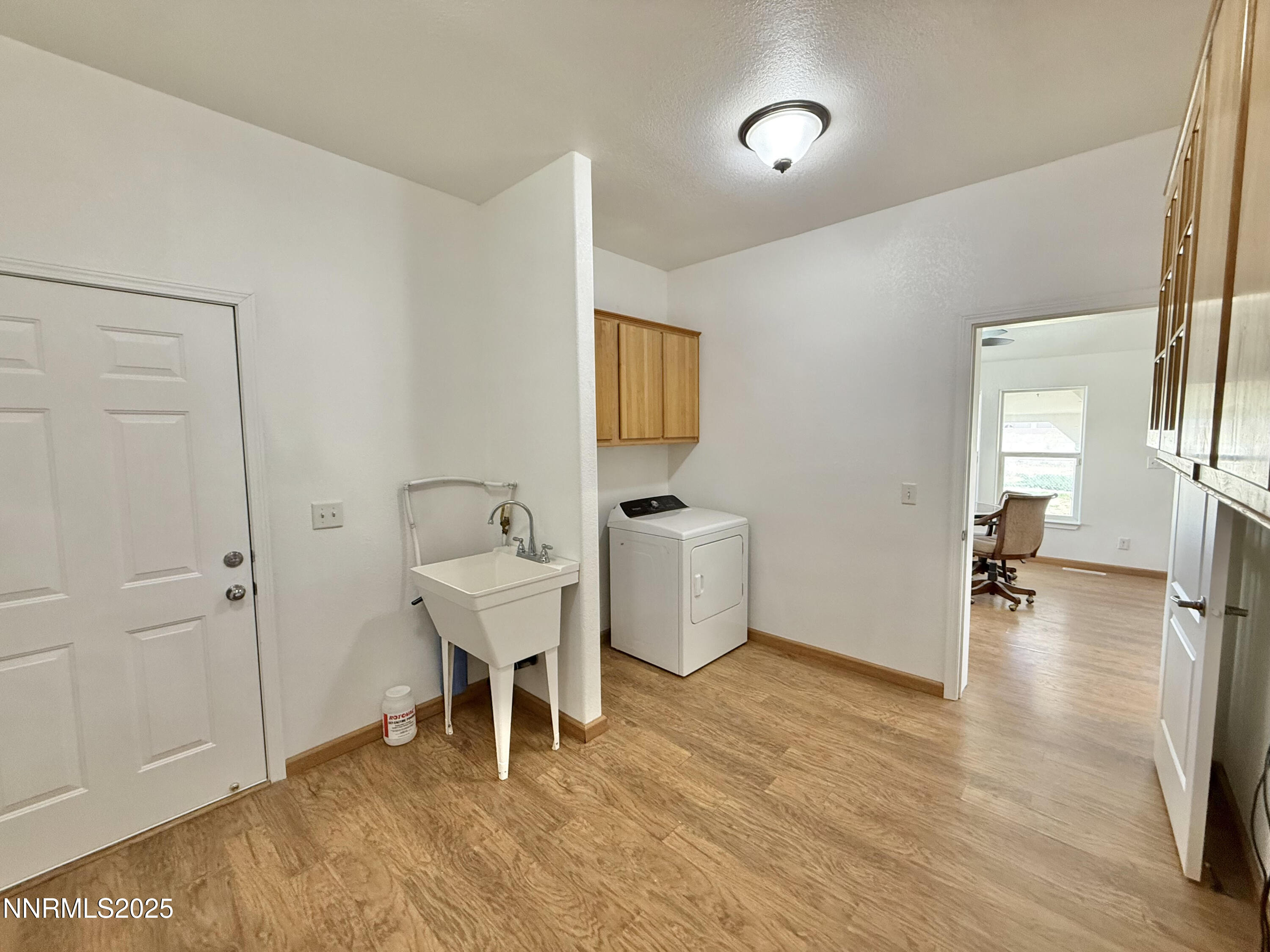 480 Kayci Avenue Battle Mountain, NV 89820 - Photo 38 of 40 480 Kayci laundry room 1