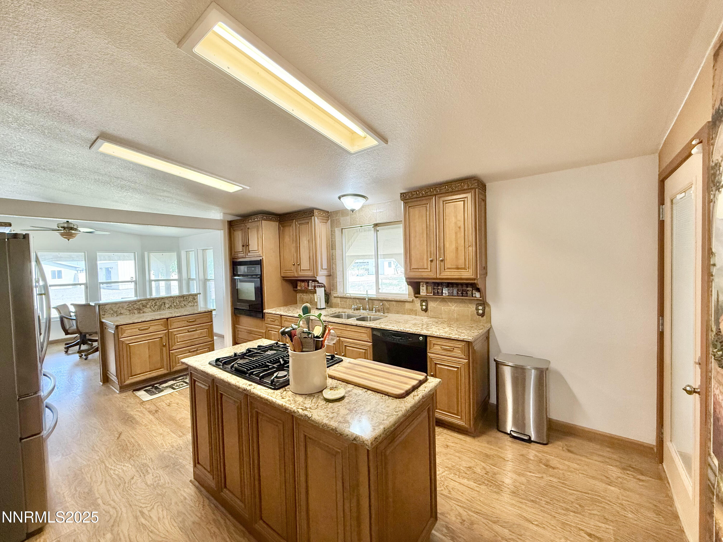 480 Kayci Avenue Battle Mountain, NV 89820 - Photo 8 of 40 480 Kayci kitchen 4