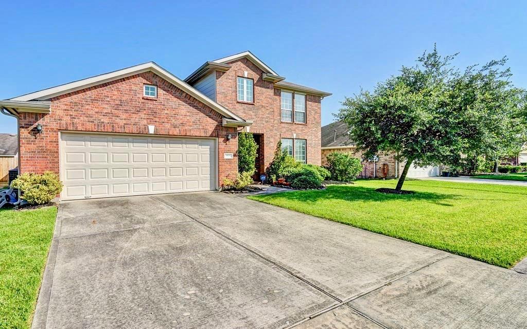 Front view of this home nestled in desirable Pearland!
