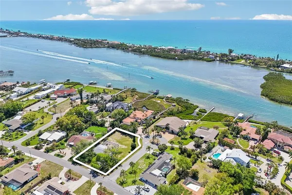 $525,000 | 437 South Shore Drive, Osprey, FL 34229
