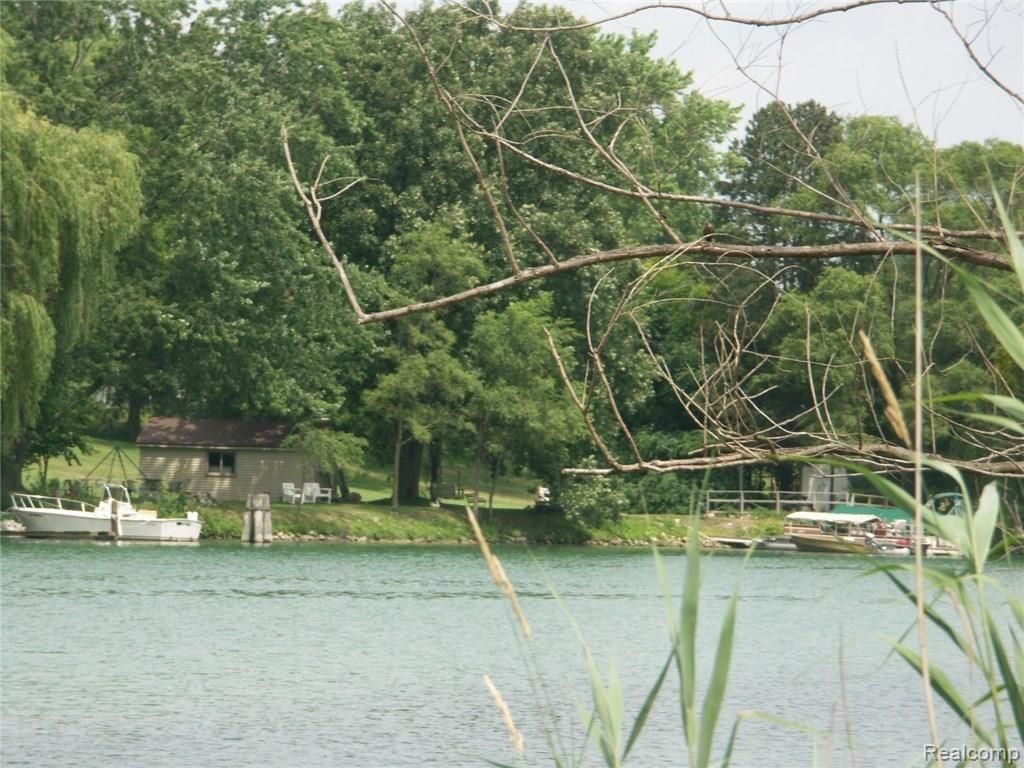 2709 Riverside Drive Port Huron, MI 48060 - Photo 2 of 26 2018-07-16 21.09