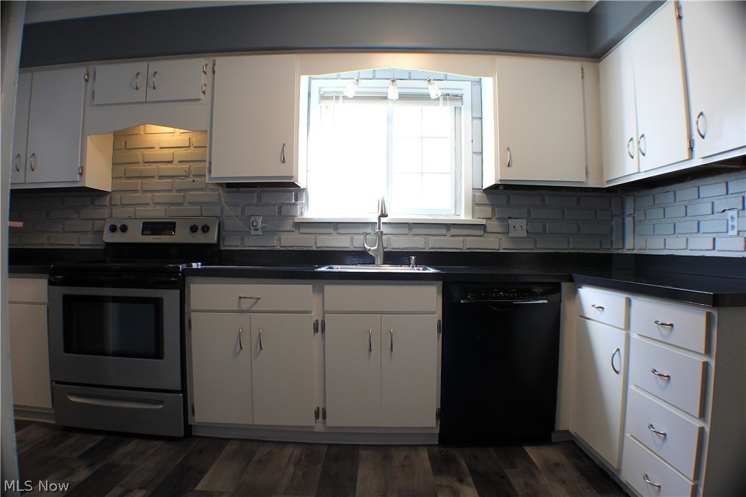 4613 Landchester Road Cleveland, OH 44109 - Photo 4 of 29 Gallery Image 4