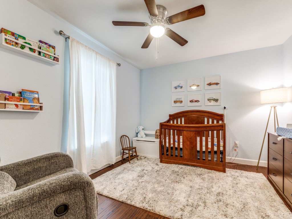 5110 Cochran Street Houston, TX 77009 - Photo 19 of 23 a living room with furniture