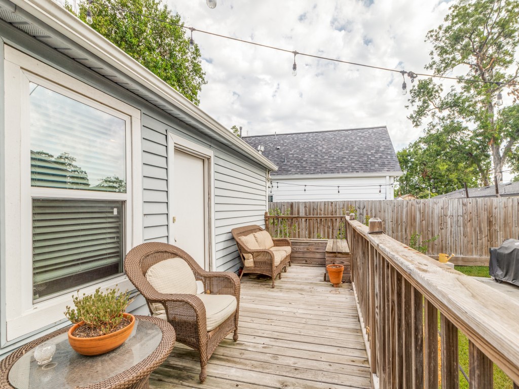 5110 Cochran Street Houston, TX 77009 - Photo 21 of 23 a view of a balcony with table and chairs