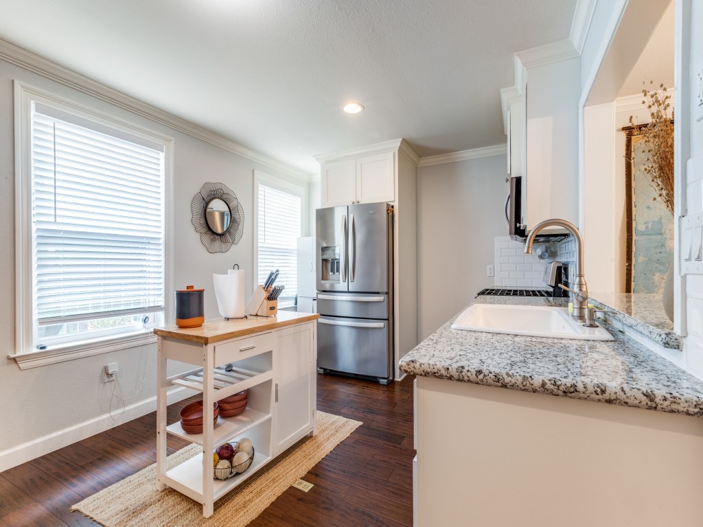 5110 Cochran Street Houston, TX 77009 - Photo 8 of 23 a kitchen with refrigerator and window