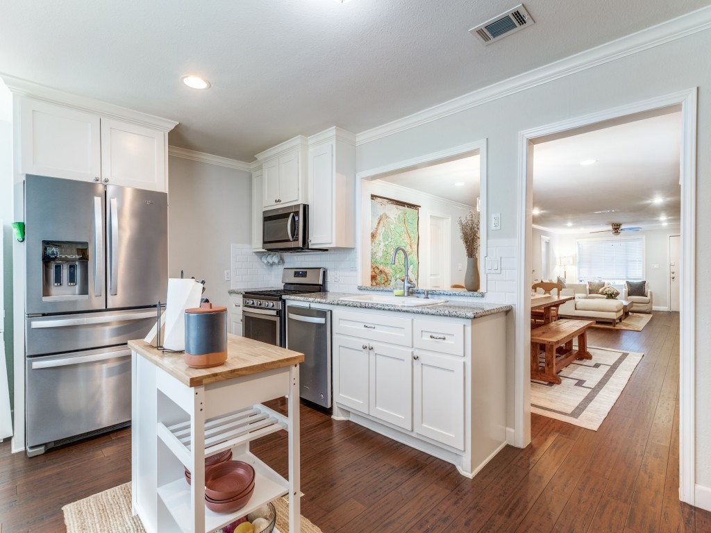 5110 Cochran Street Houston, TX 77009 - Photo 10 of 23 a kitchen with a refrigerator stove and sink