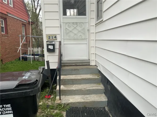 $1,100 | 214 1st N Street, Syracuse, NY 13208