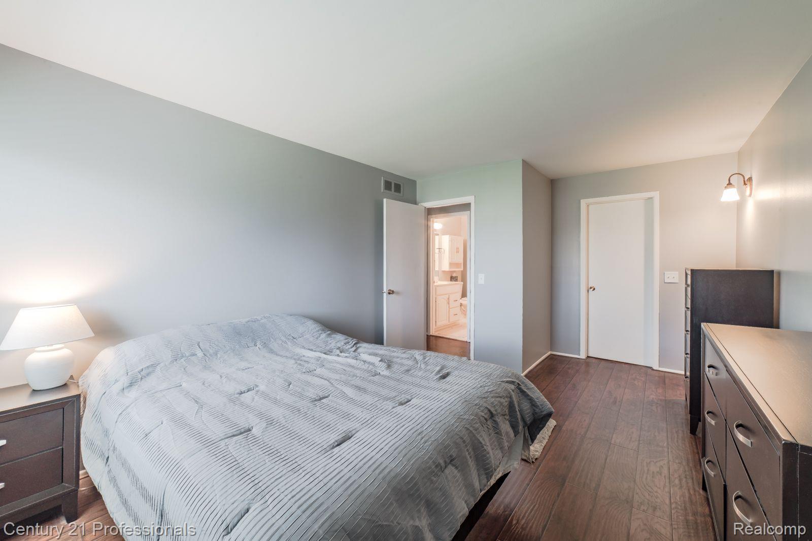 29201 Hayes Road, Unit 7 Warren, MI 48088 - Photo 16 of 26 Gallery Image 16