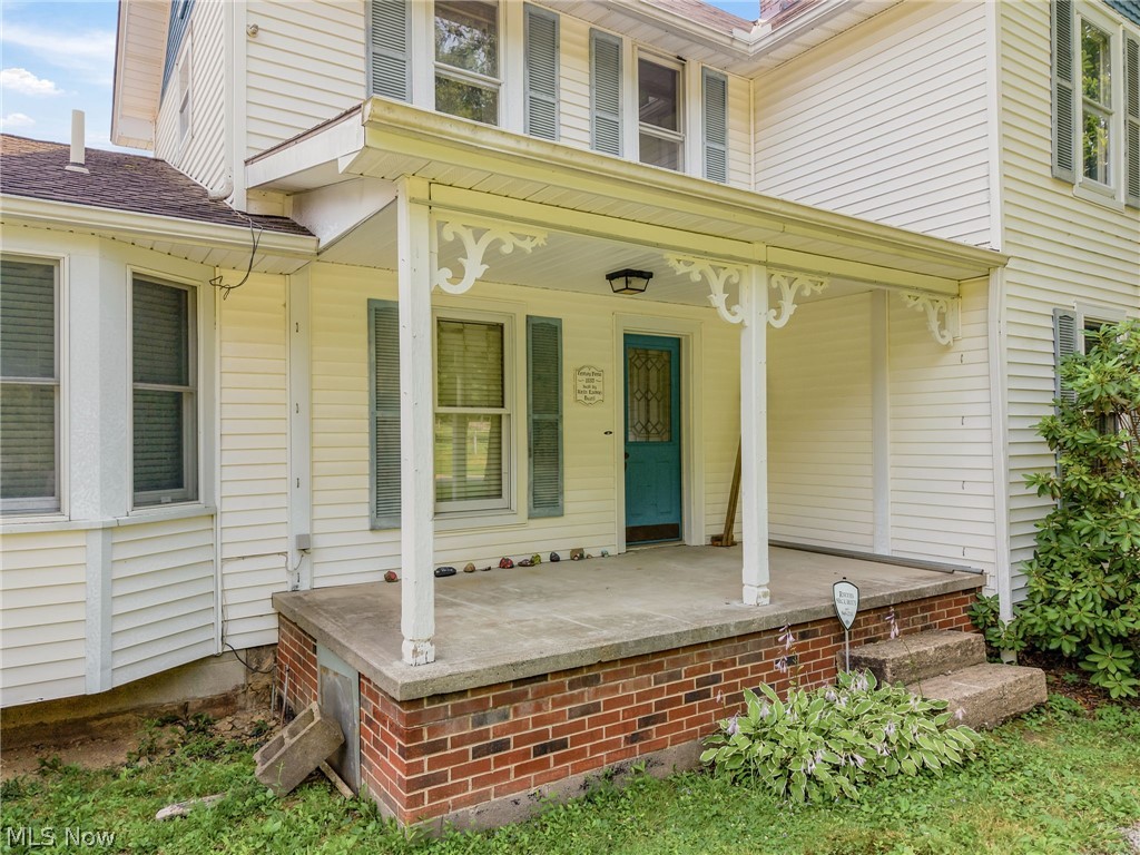 11513 Kile Road Chardon, OH 44024 - Photo 4 of 48 Covered front porch with decorative trim, supported by white columns