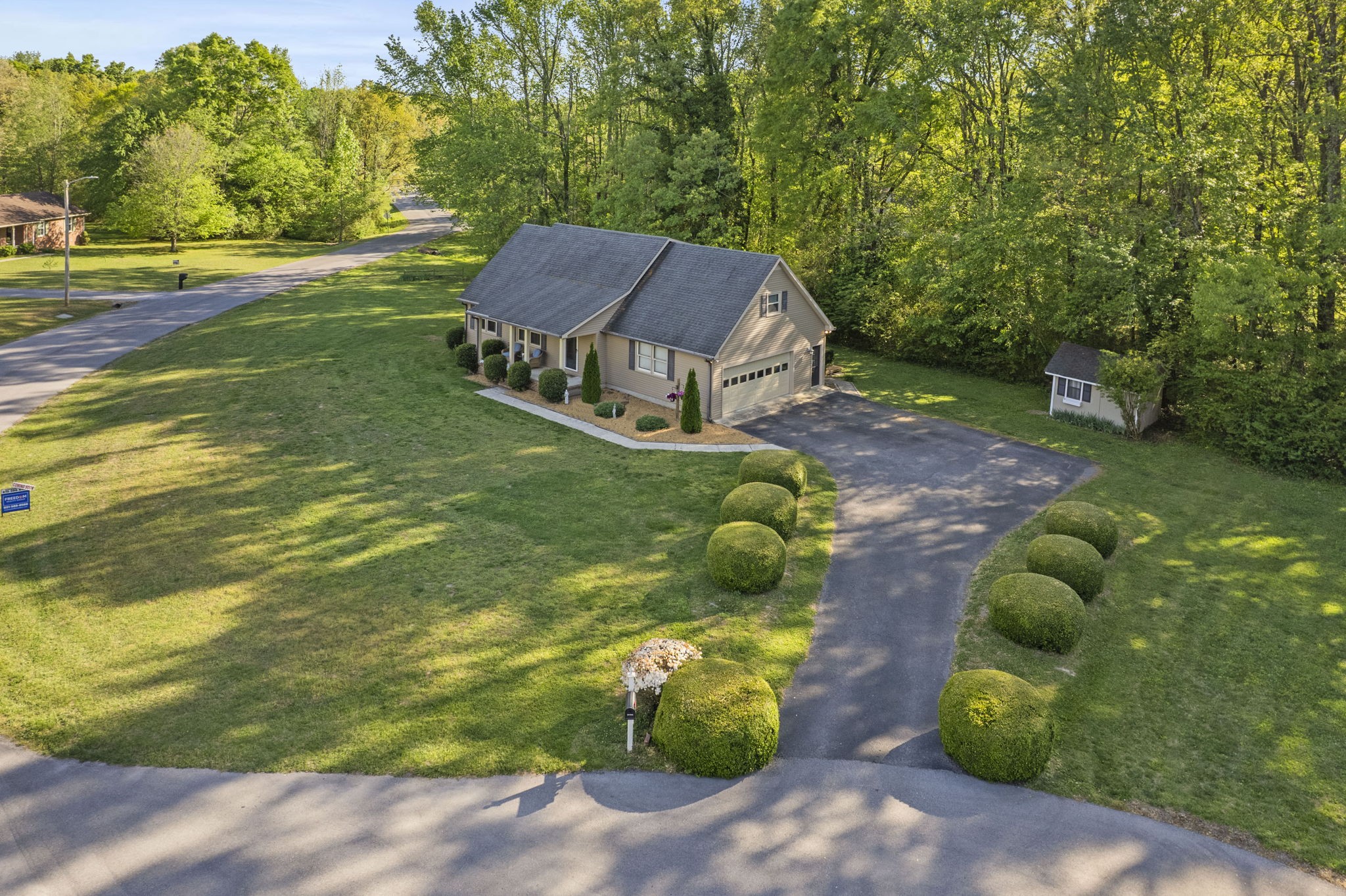 303 Rutledge Avenue Tullahoma, TN 37388 - Photo 2 of 37