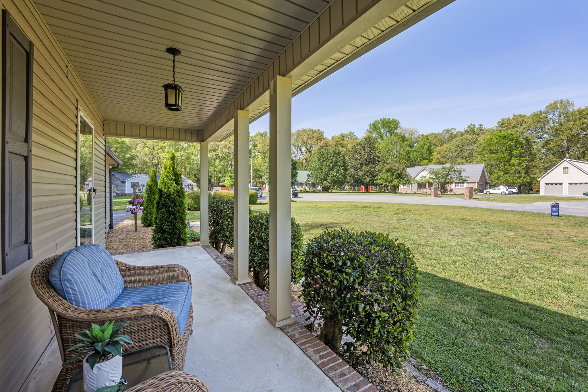 303 Rutledge Avenue Tullahoma, TN 37388 - Photo 3 of 37