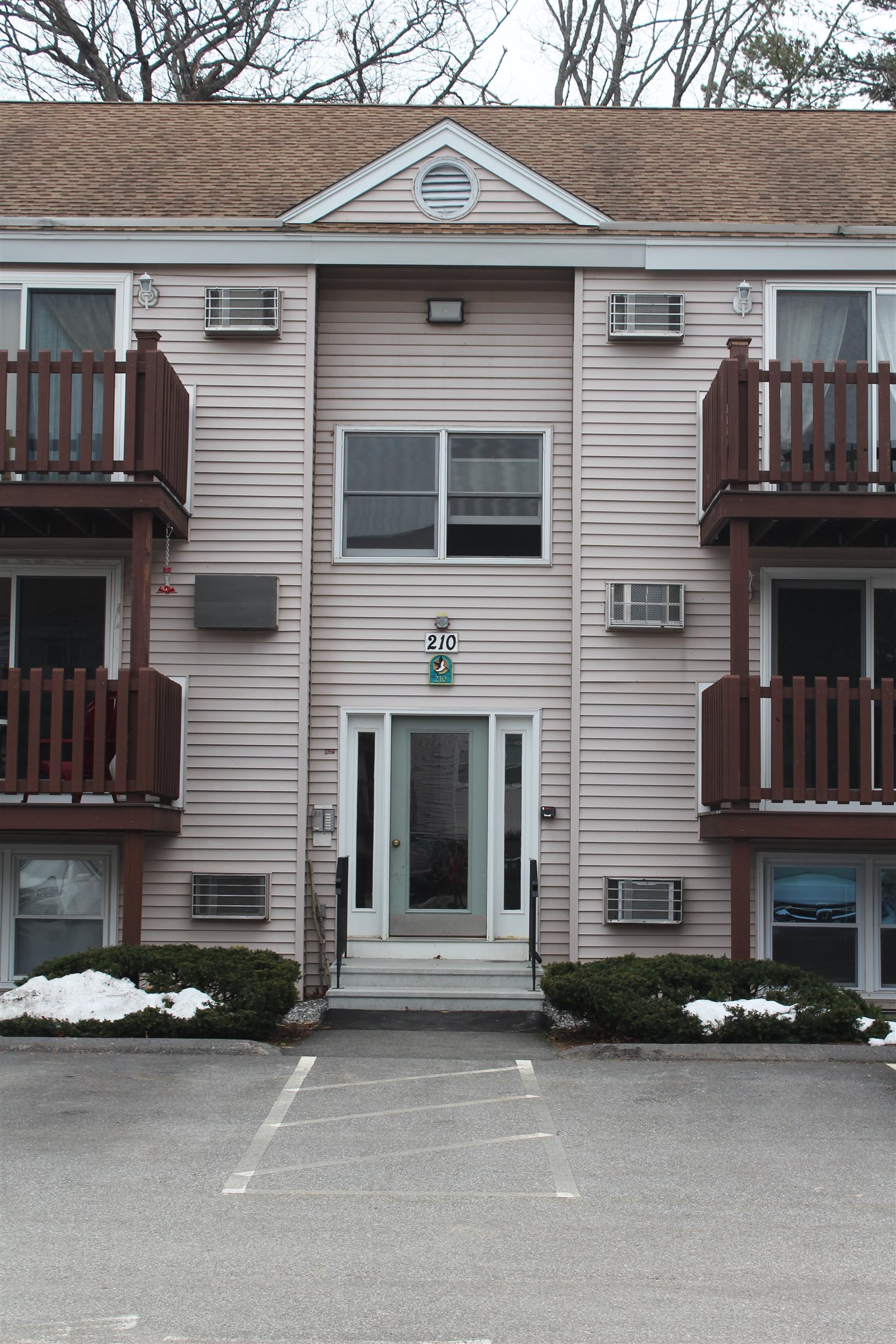 210 Circle Road, Unit 2 Manchester, NH 03103 - Photo 1 of 16
