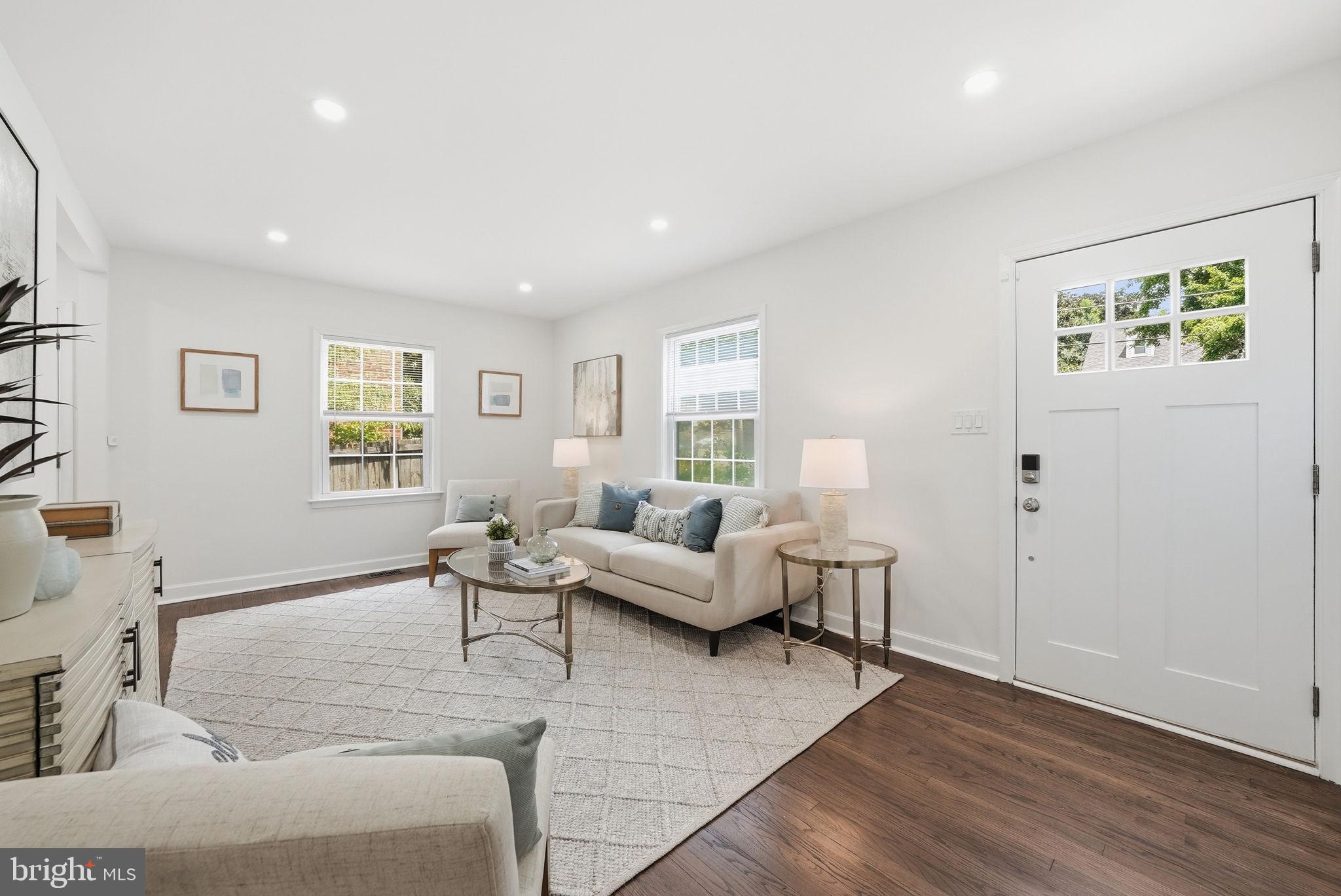 2828 West George Mason Road Falls Church, VA 22042 - Photo 1 of 36 2828 W George Mason Rd
Welcomes you home!