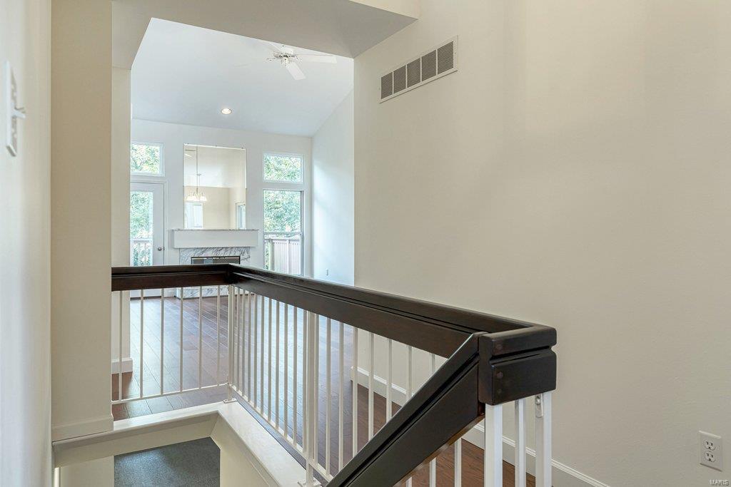 15 Ridgeview Cir Court Ballwin, MO 63021 - Photo 5 of 36 Gallery Image 5