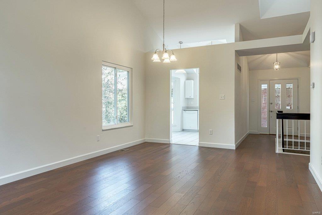 15 Ridgeview Cir Court Ballwin, MO 63021 - Photo 9 of 36 Gallery Image 9