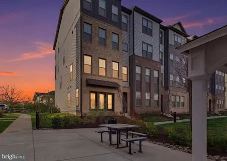 $565,000 | 46037 Woodpecker Square, Sterling, VA 20165