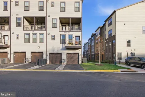 $565,000 | 46037 Woodpecker Square, Sterling, VA 20165